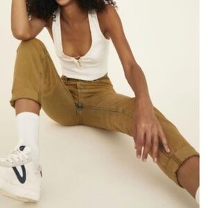 BDG Mom High Rise Jeans size 28